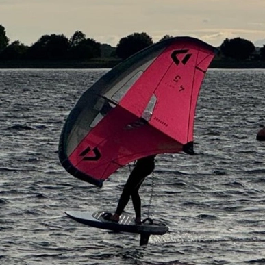 Harry foiling